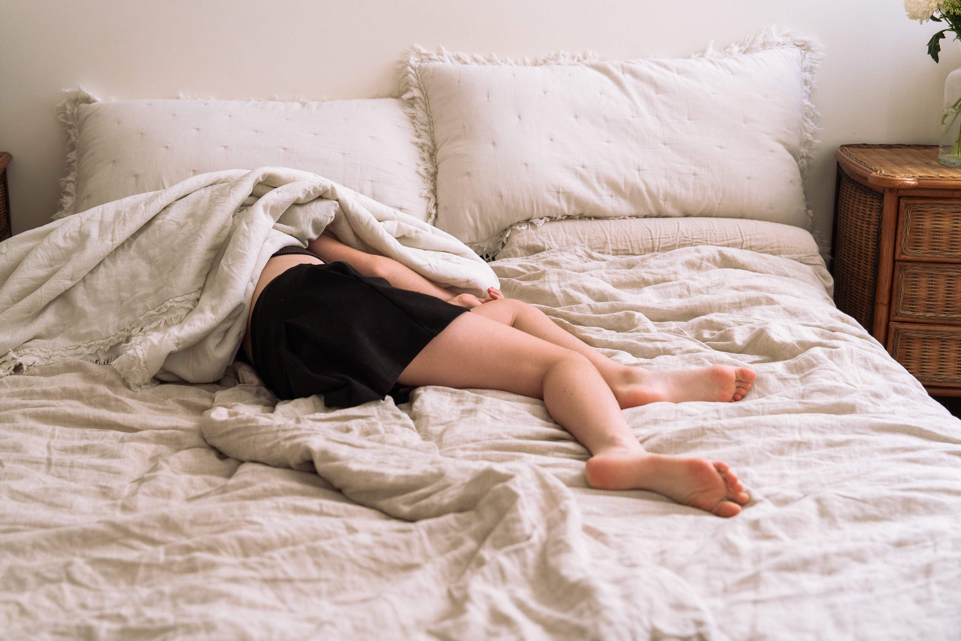 Sleepmaxxing & Bed-rotting: Internet Sleep Hacks & Radical Rest